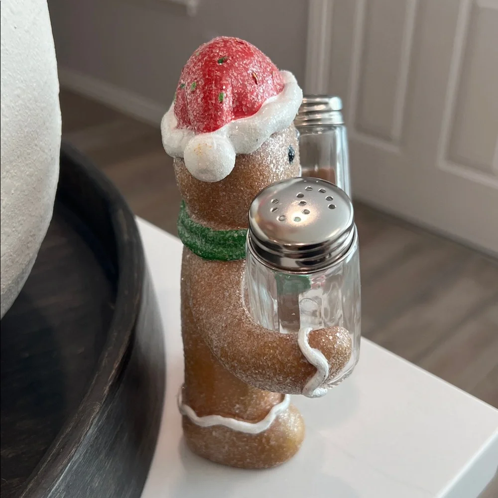 🫚So. Cute.🫚🫚Salt & Pepper Set..